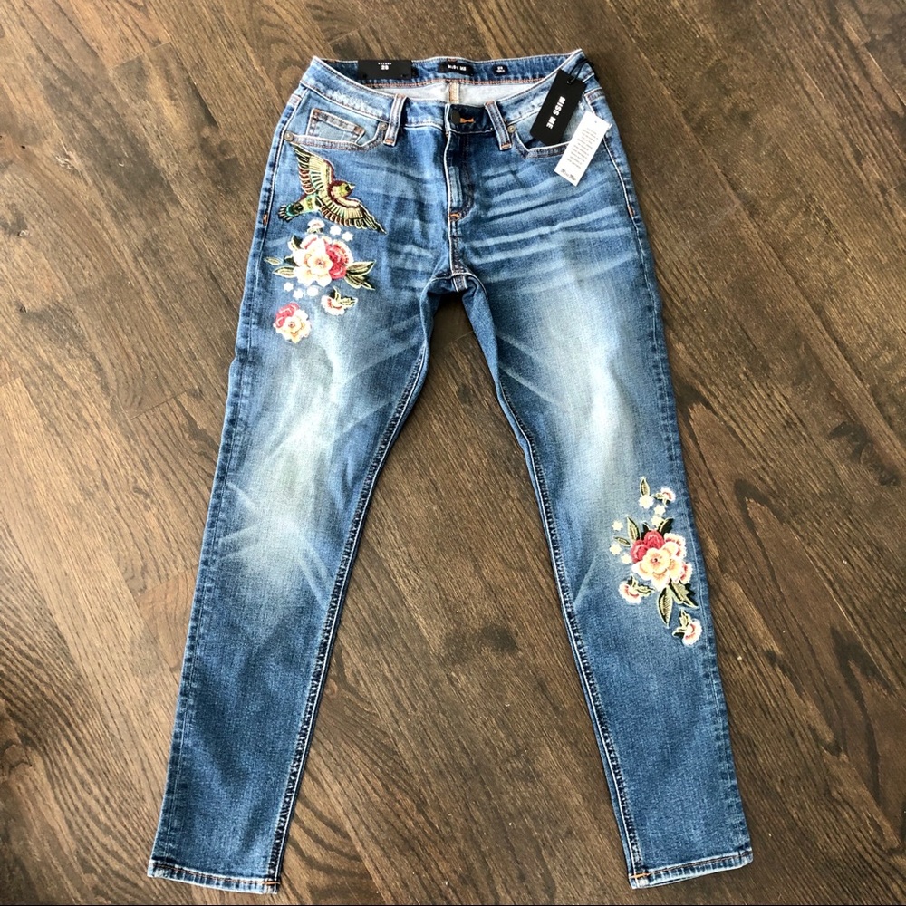 NWT Women’s jeans with embroidered appliqués